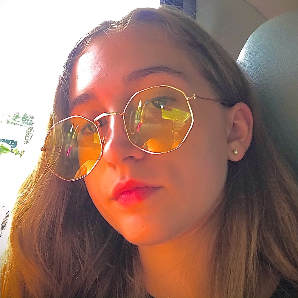 Meet your Posher, Kelly